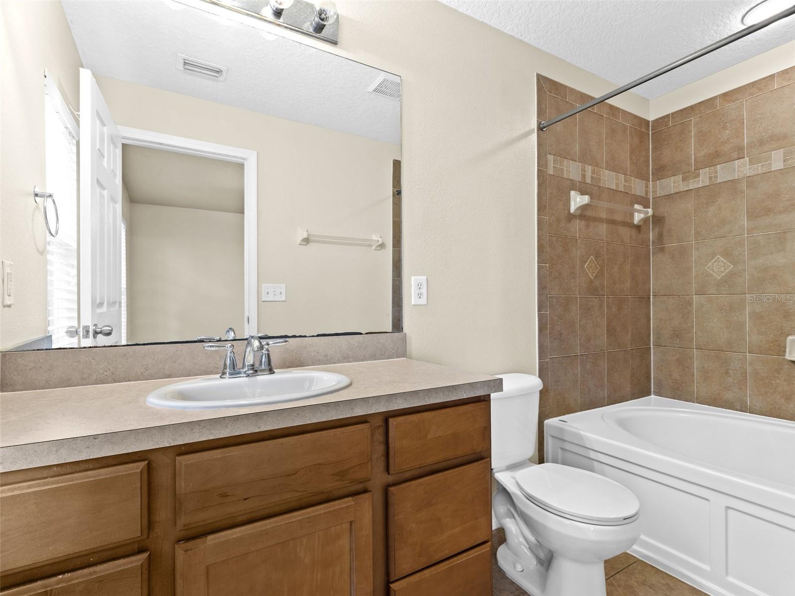 2412 MIDDLETON GROVE DR — photo 33