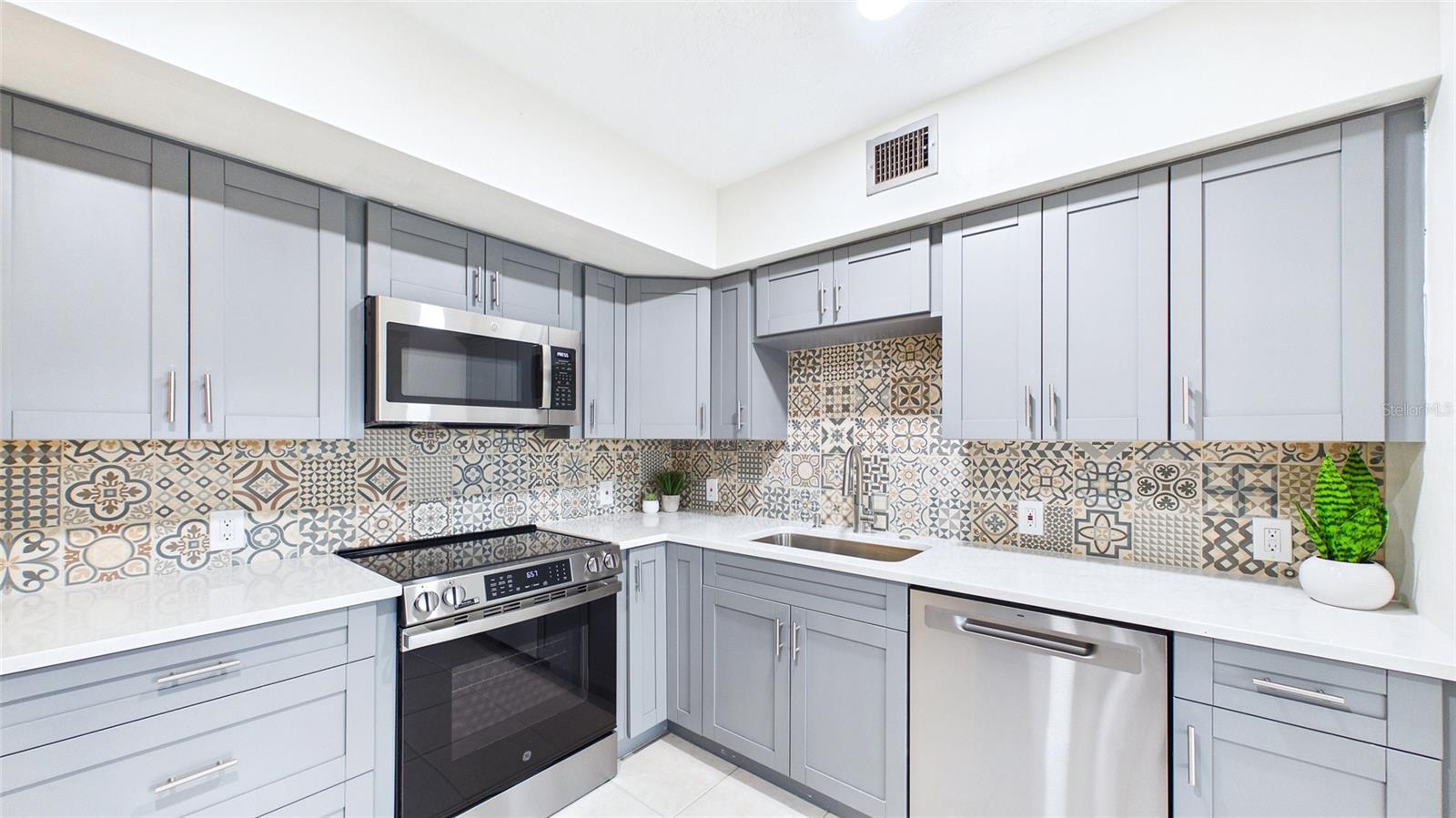 2454 AUSTRALIA WAY E #32 — photo 22