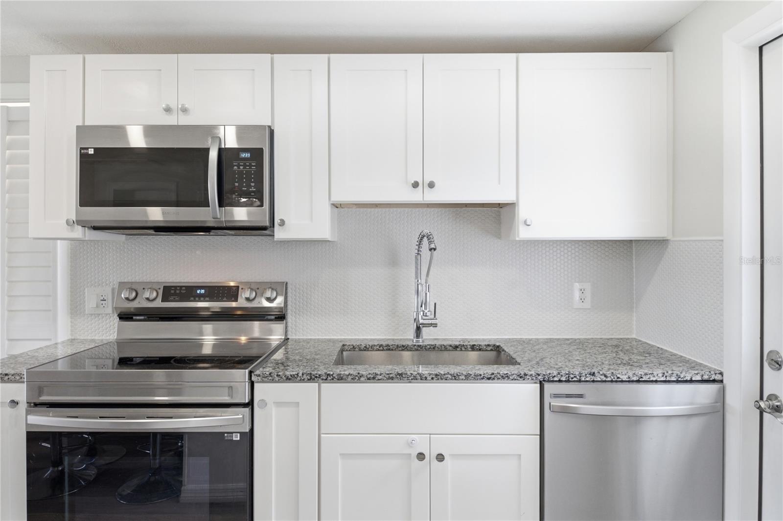 4810 GUARDIAN AVE — photo 8