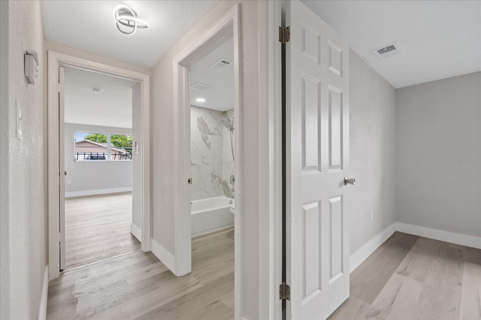 9401 GLEN MOOR LN — photo 13
