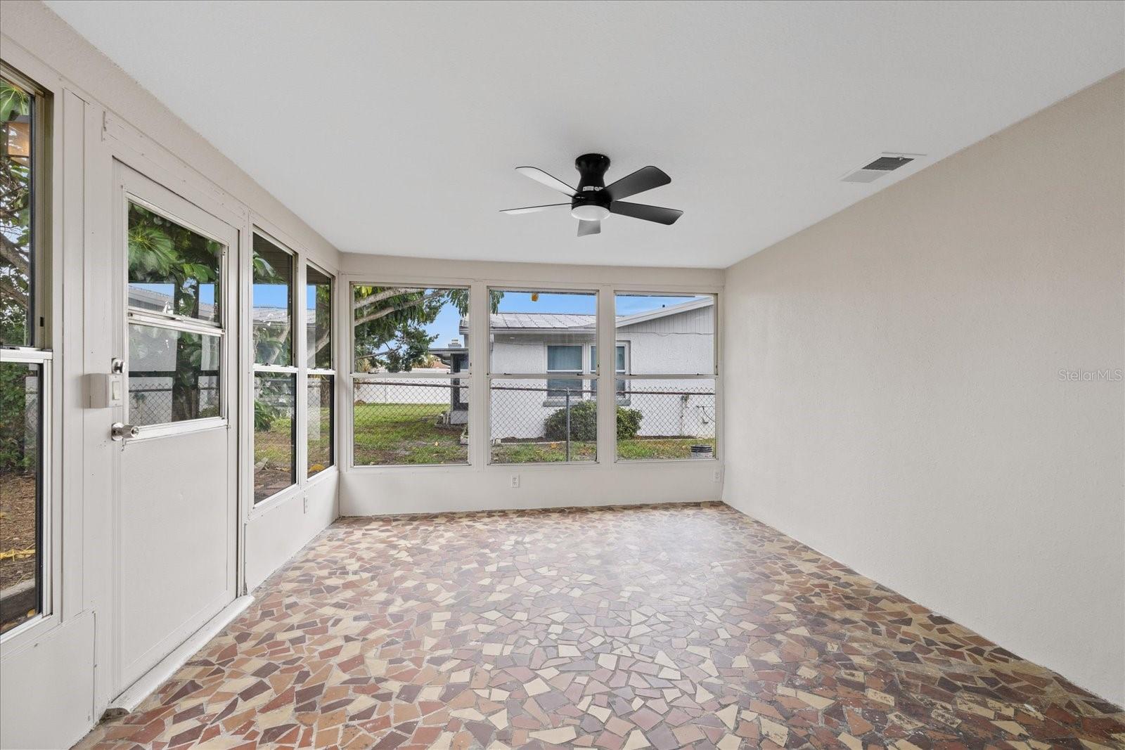 9401 GLEN MOOR LN — photo 32