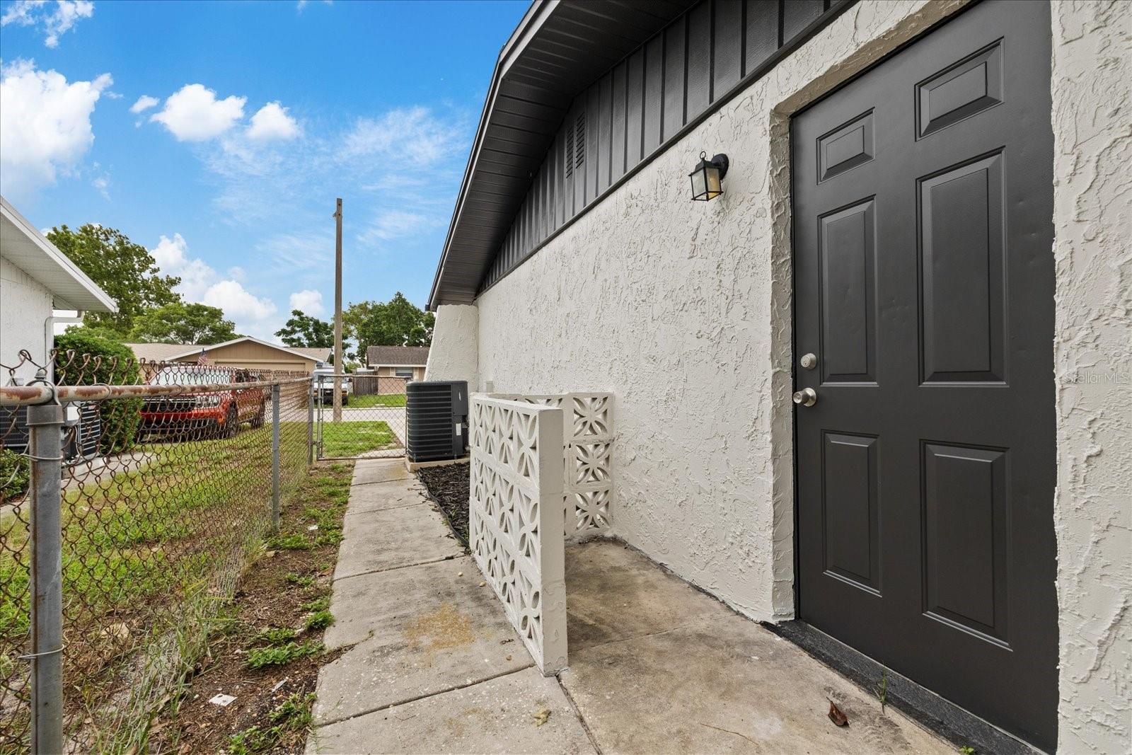9401 GLEN MOOR LN — photo 38