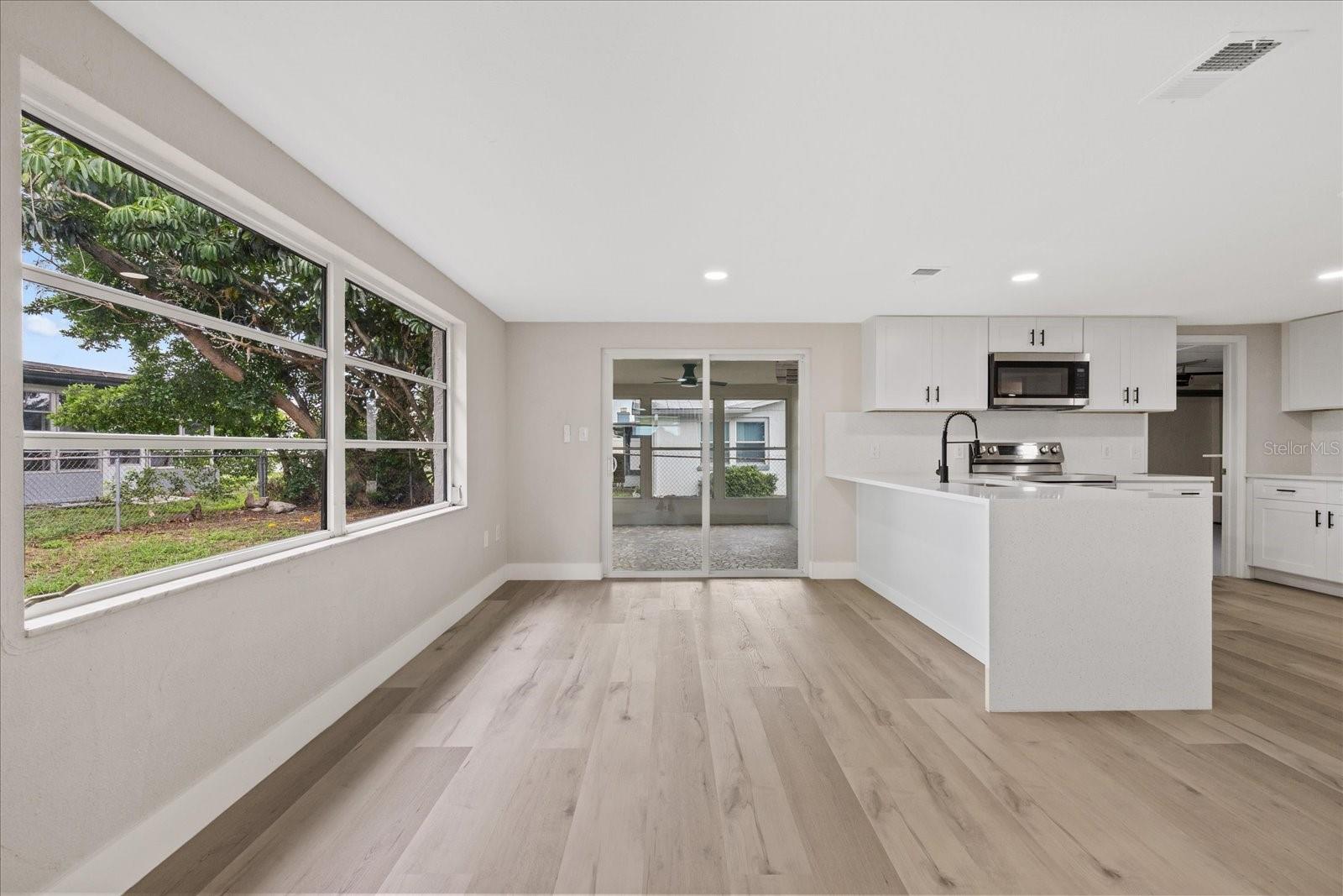 9401 GLEN MOOR LN — photo 28