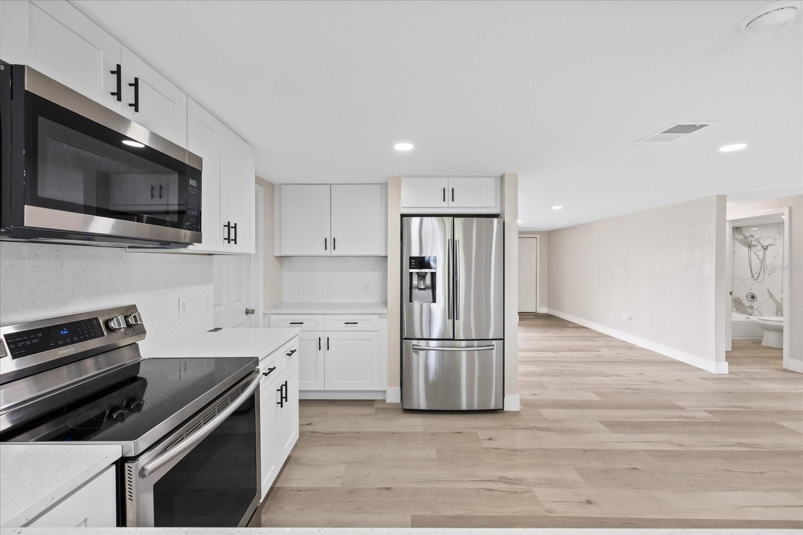 9401 GLEN MOOR LN — photo 24