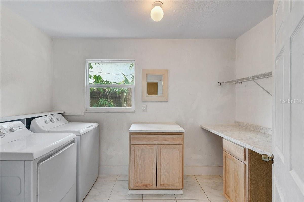2901 DR MARTIN LUTHER KING JR ST S — photo 40