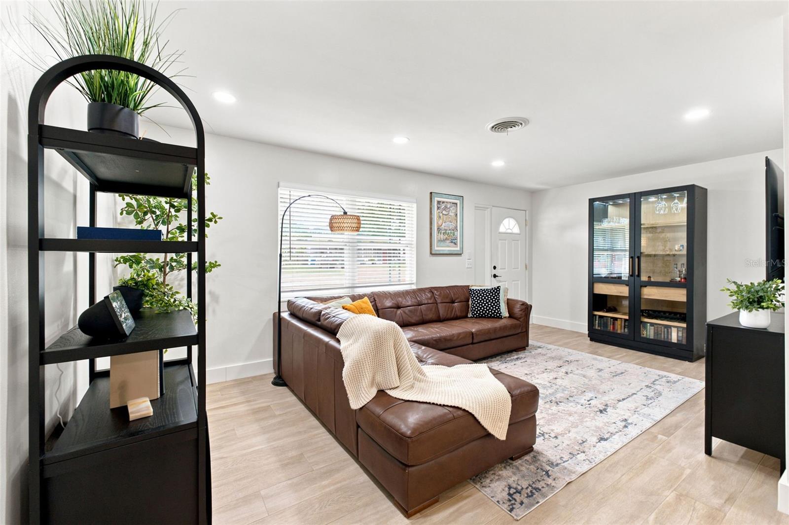 2048 JEFFERSON AVE — photo 5