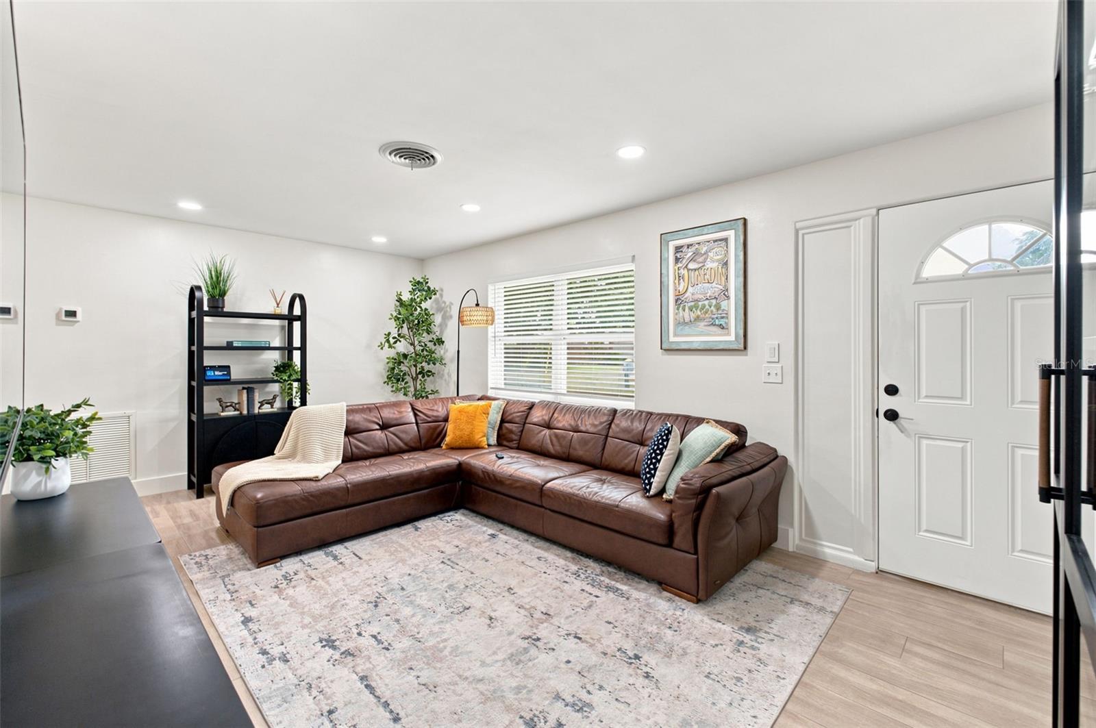 2048 JEFFERSON AVE — photo 4