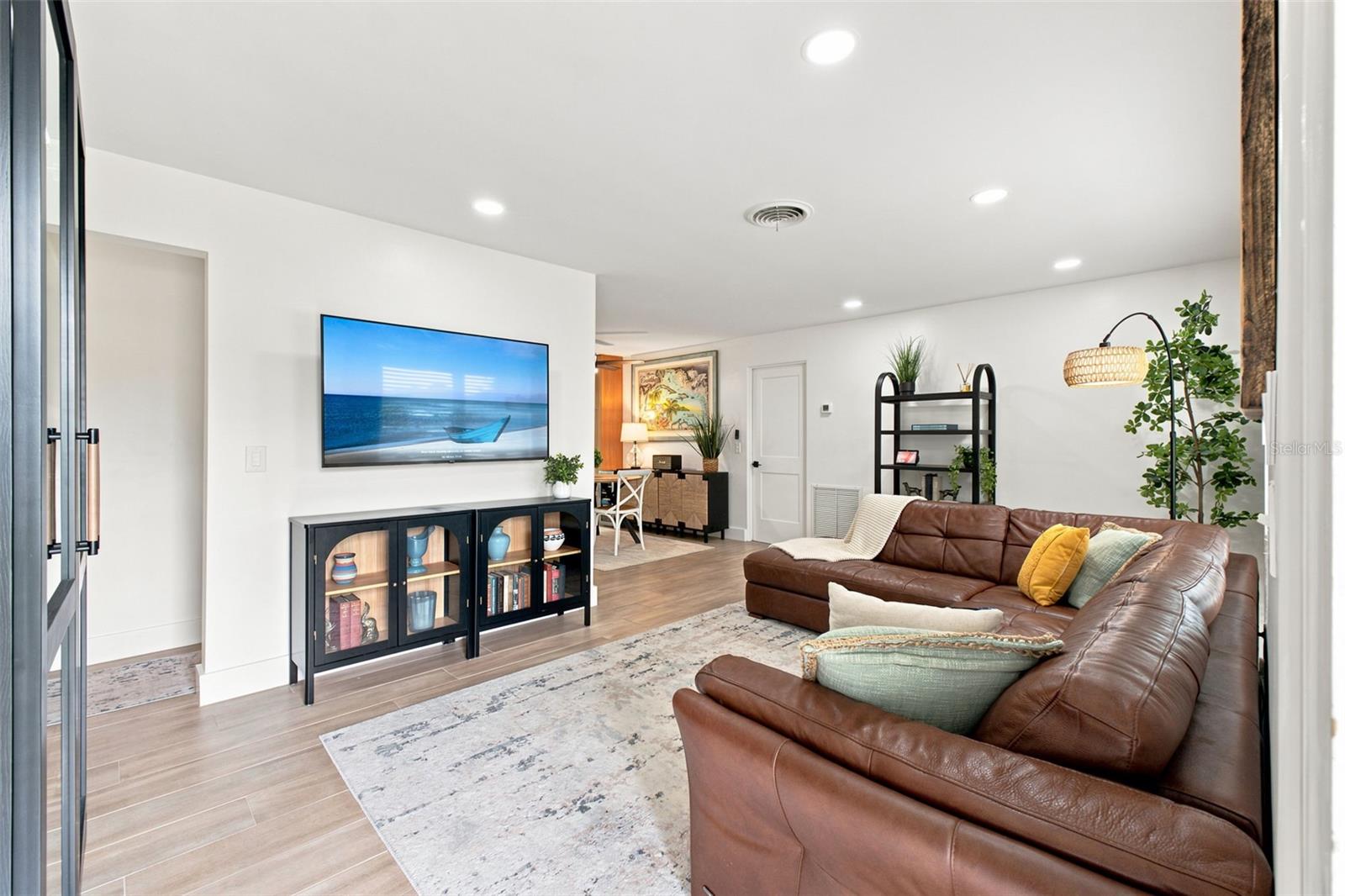 2048 JEFFERSON AVE — photo 3