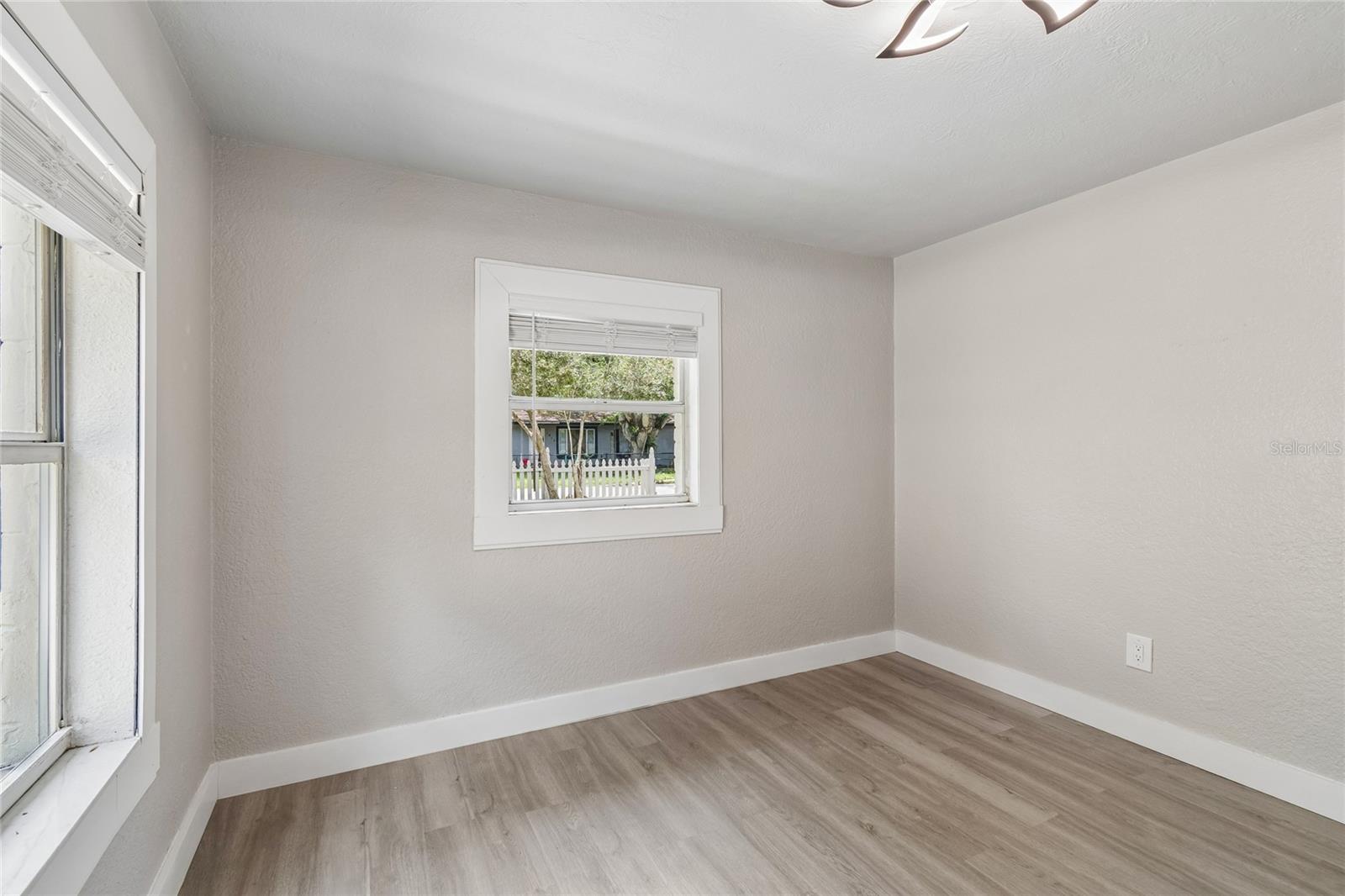 1614 E MAPLE AVE — photo 26