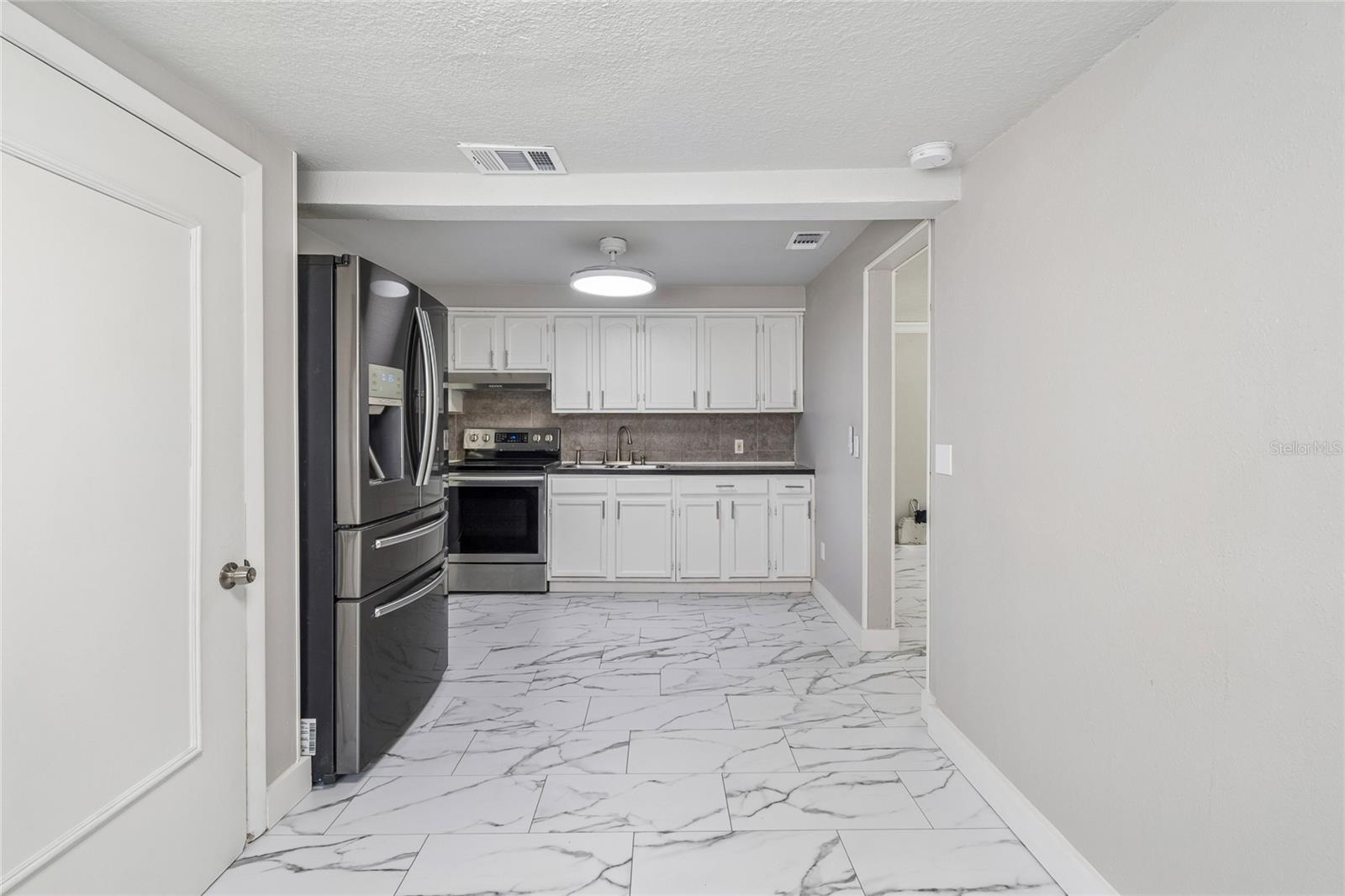 1614 E MAPLE AVE — photo 33