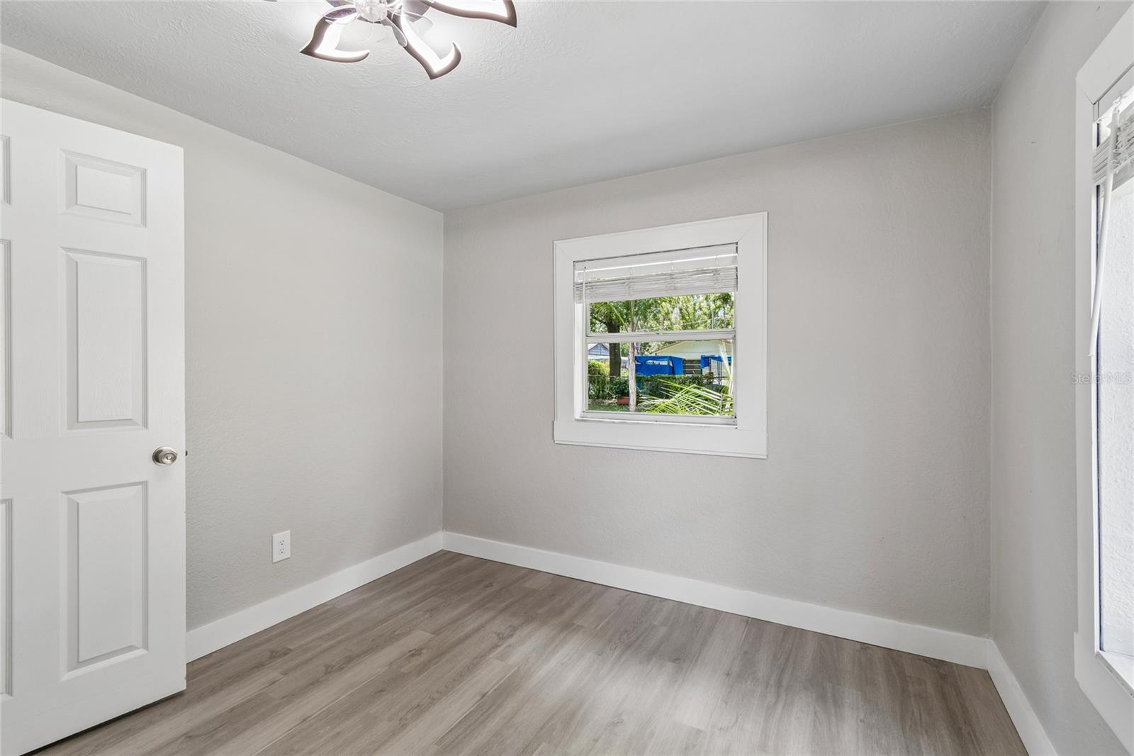 1614 E MAPLE AVE — photo 22