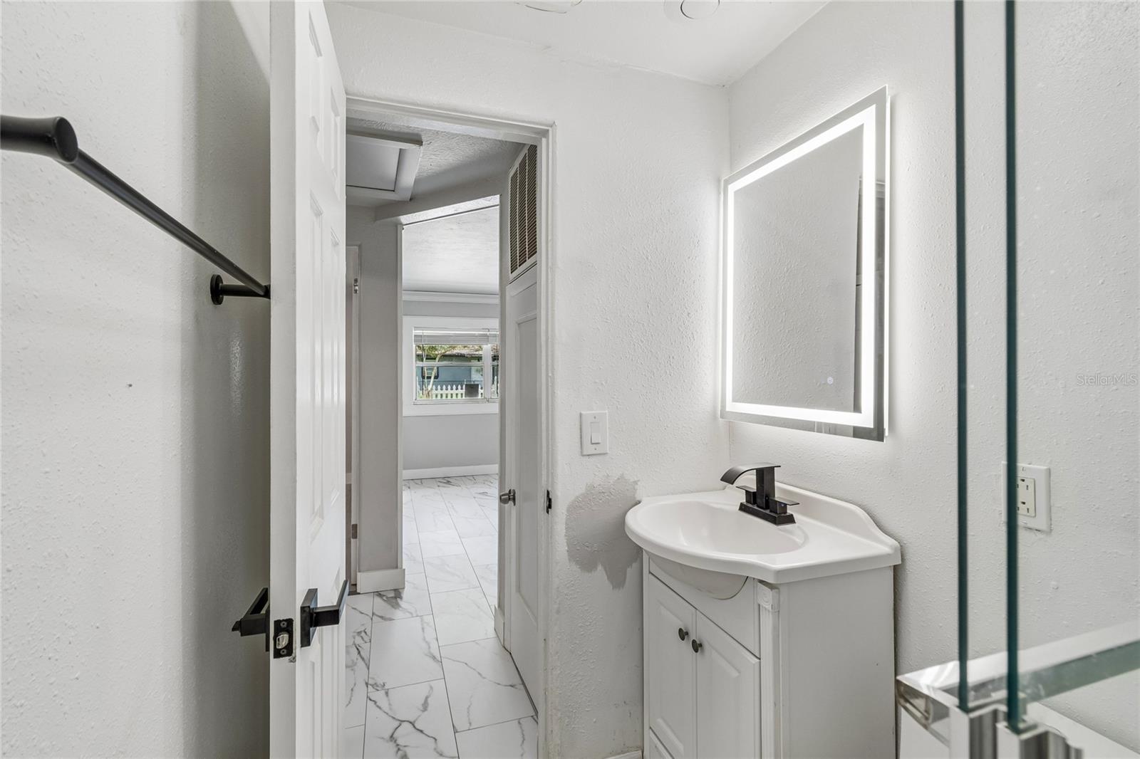 1614 E MAPLE AVE — photo 18