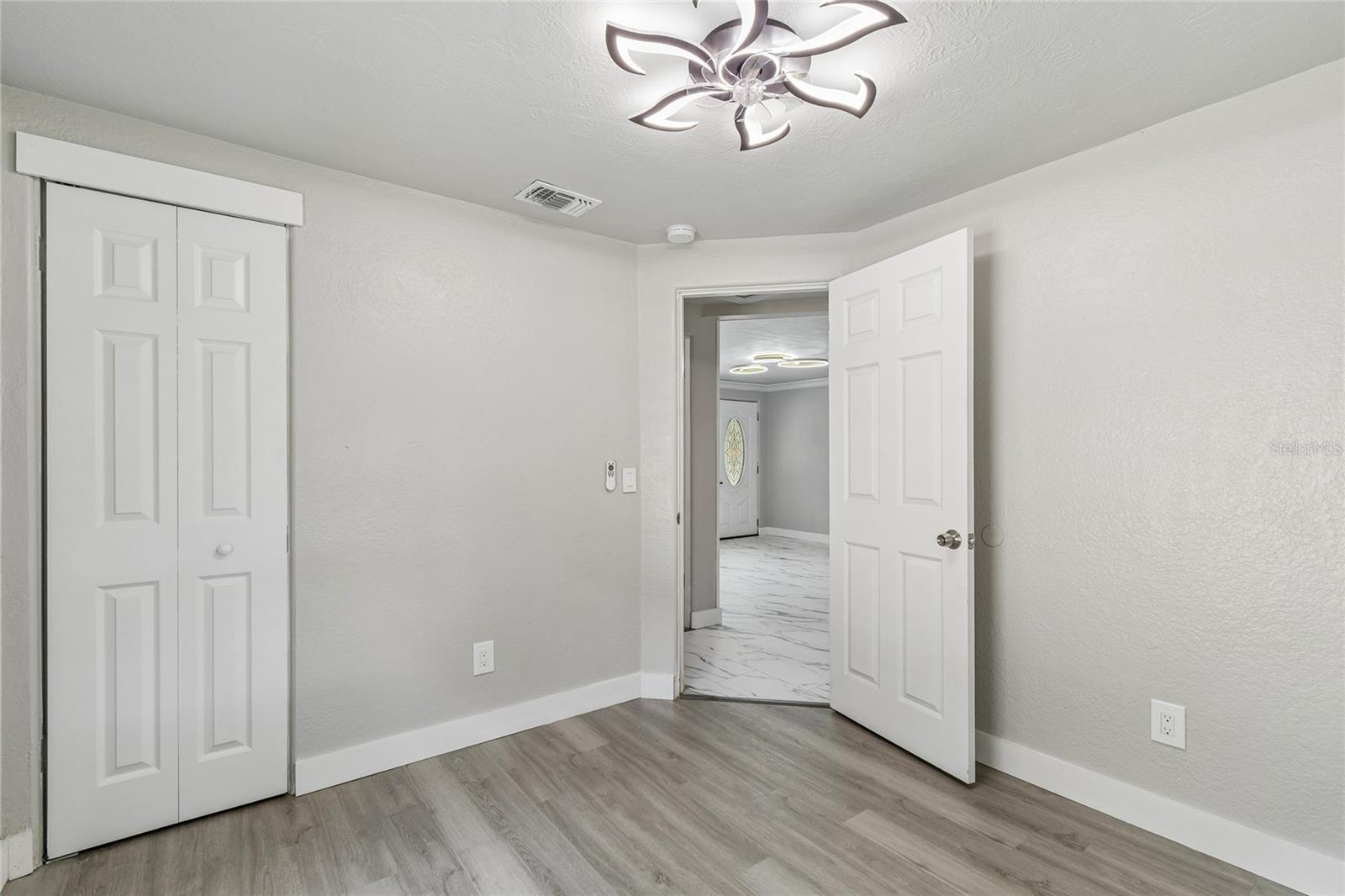 1614 E MAPLE AVE — photo 21