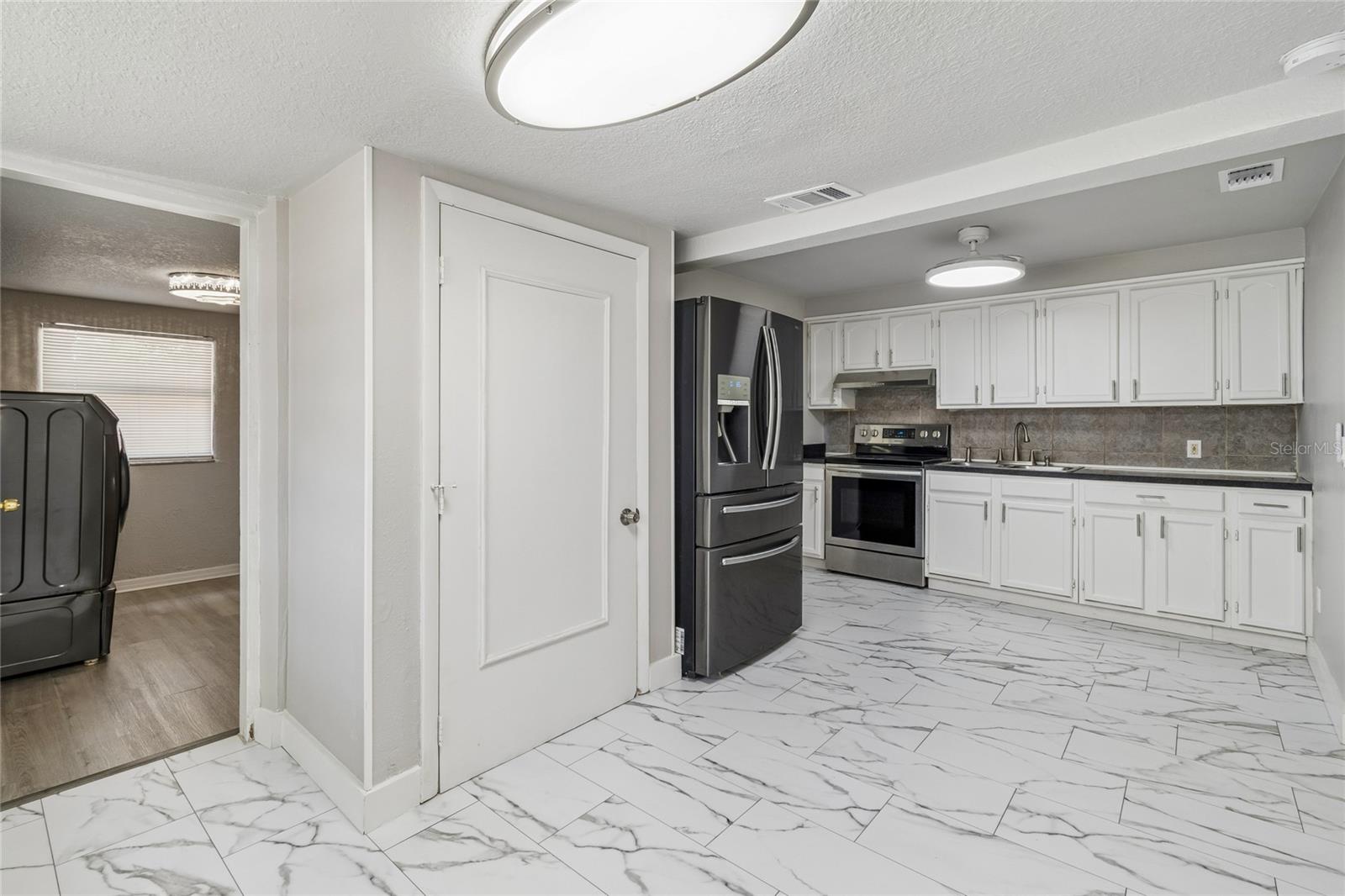 1614 E MAPLE AVE — photo 32