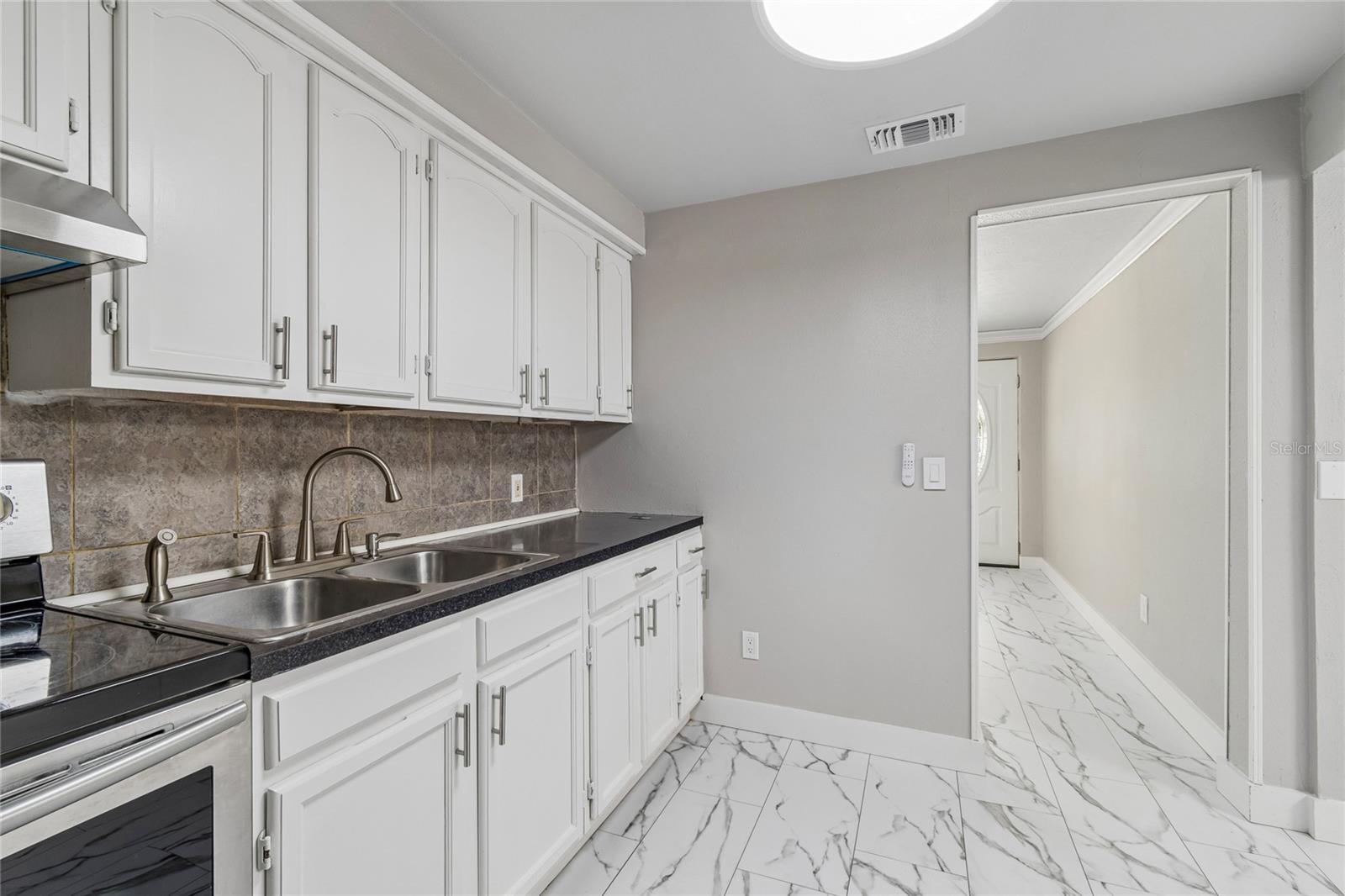 1614 E MAPLE AVE — photo 29