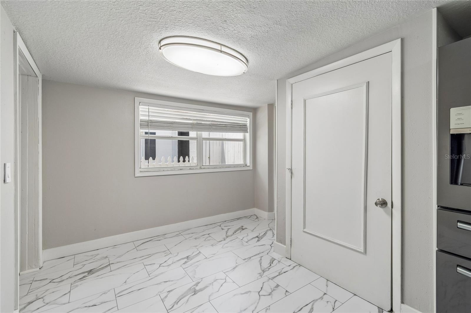 1614 E MAPLE AVE — photo 31