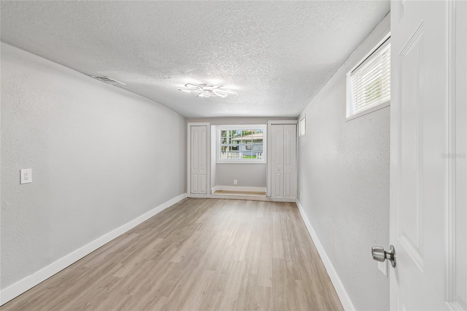 1614 E MAPLE AVE — photo 37