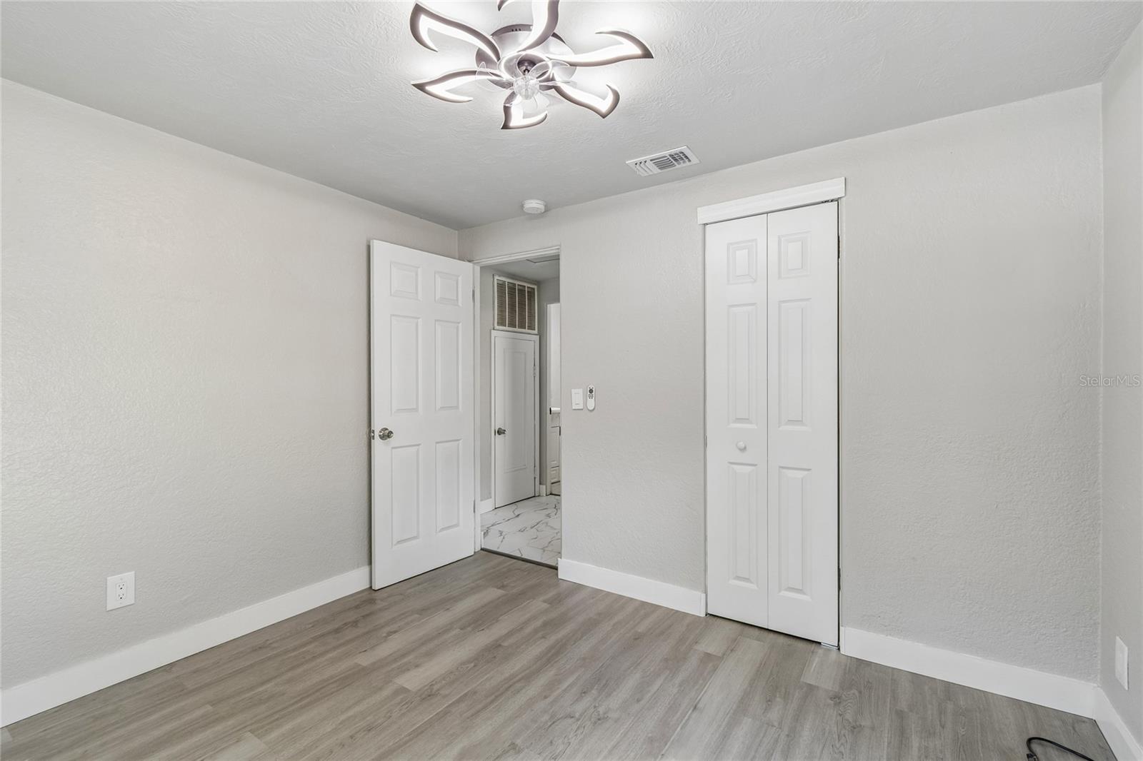 1614 E MAPLE AVE — photo 25