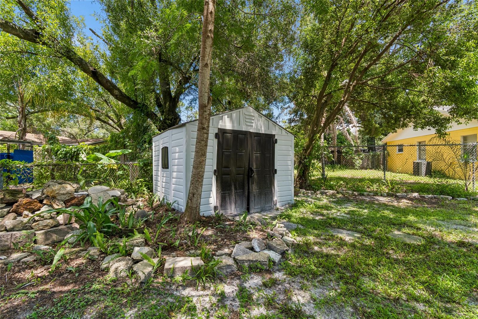 1614 E MAPLE AVE — photo 51