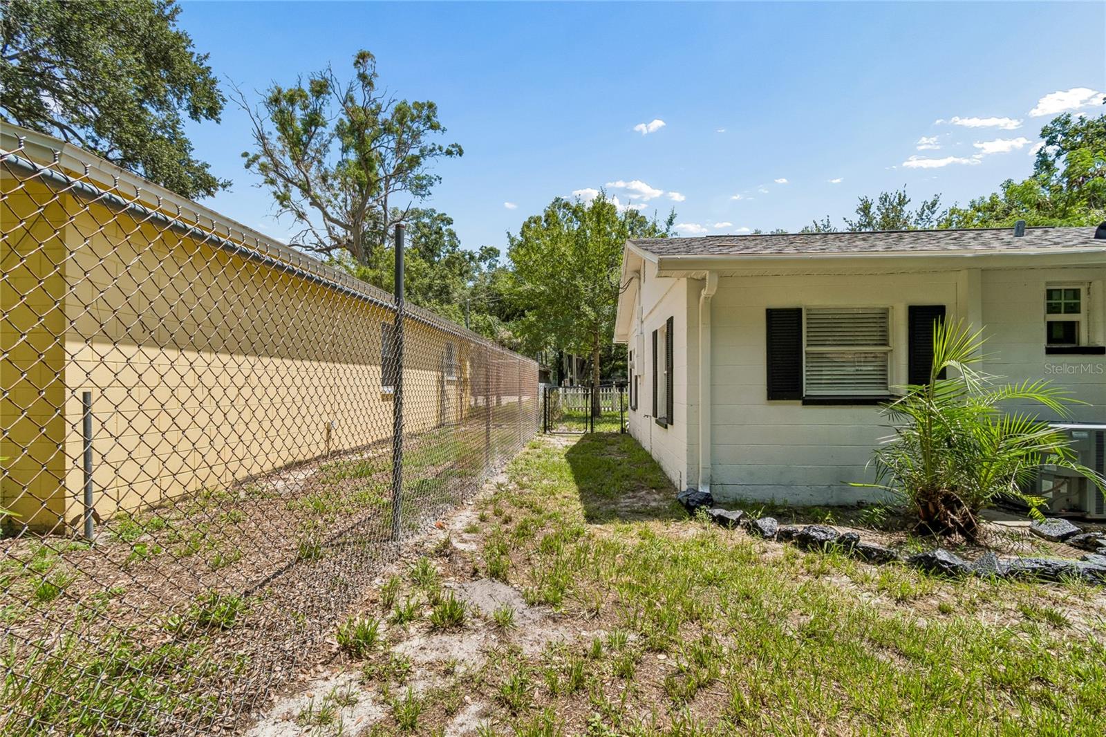 1614 E MAPLE AVE — photo 53