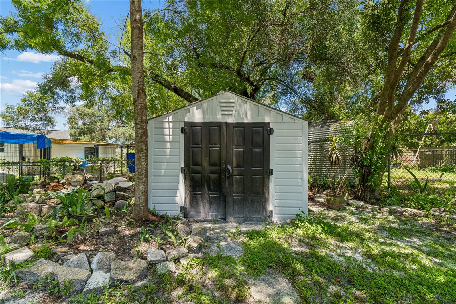 1614 E MAPLE AVE — photo 52