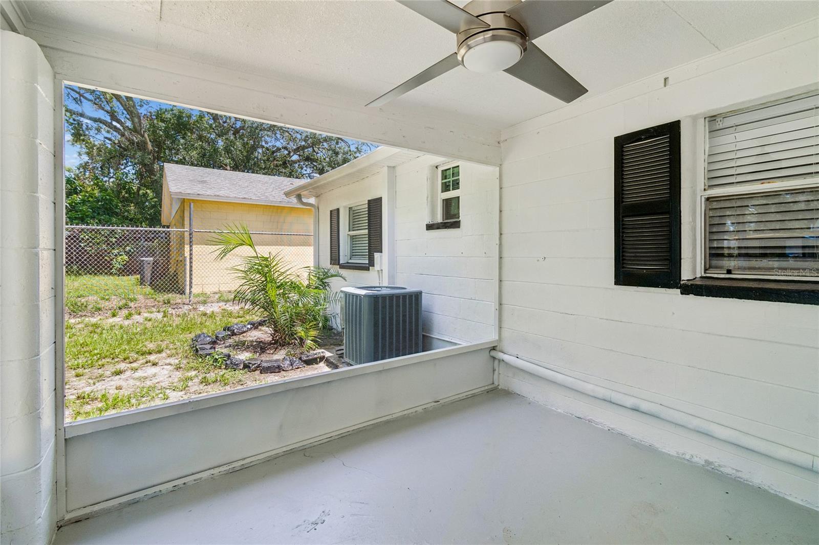 1614 E MAPLE AVE — photo 46