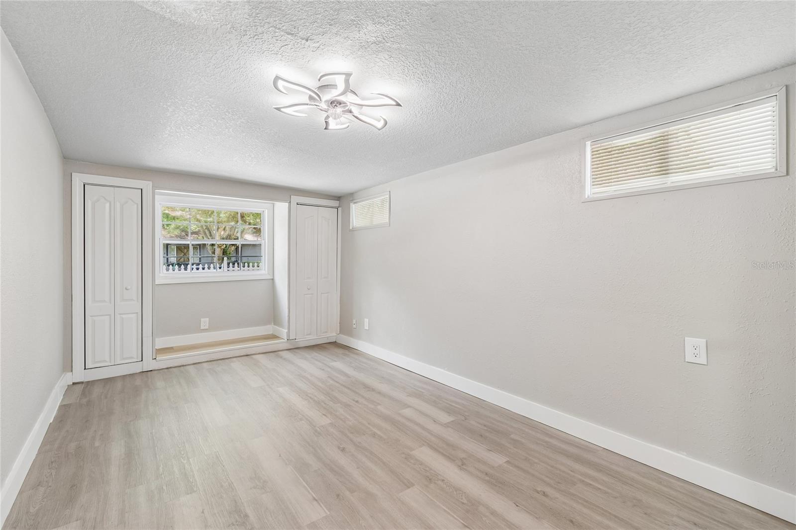 1614 E MAPLE AVE — photo 36