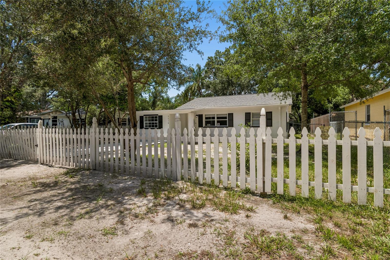 1614 E MAPLE AVE — photo 3