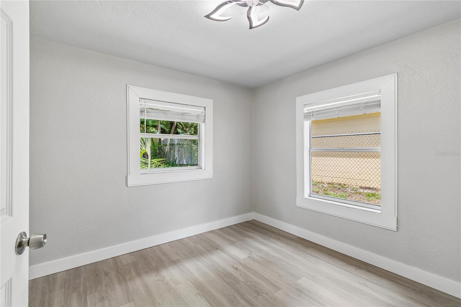 1614 E MAPLE AVE — photo 19