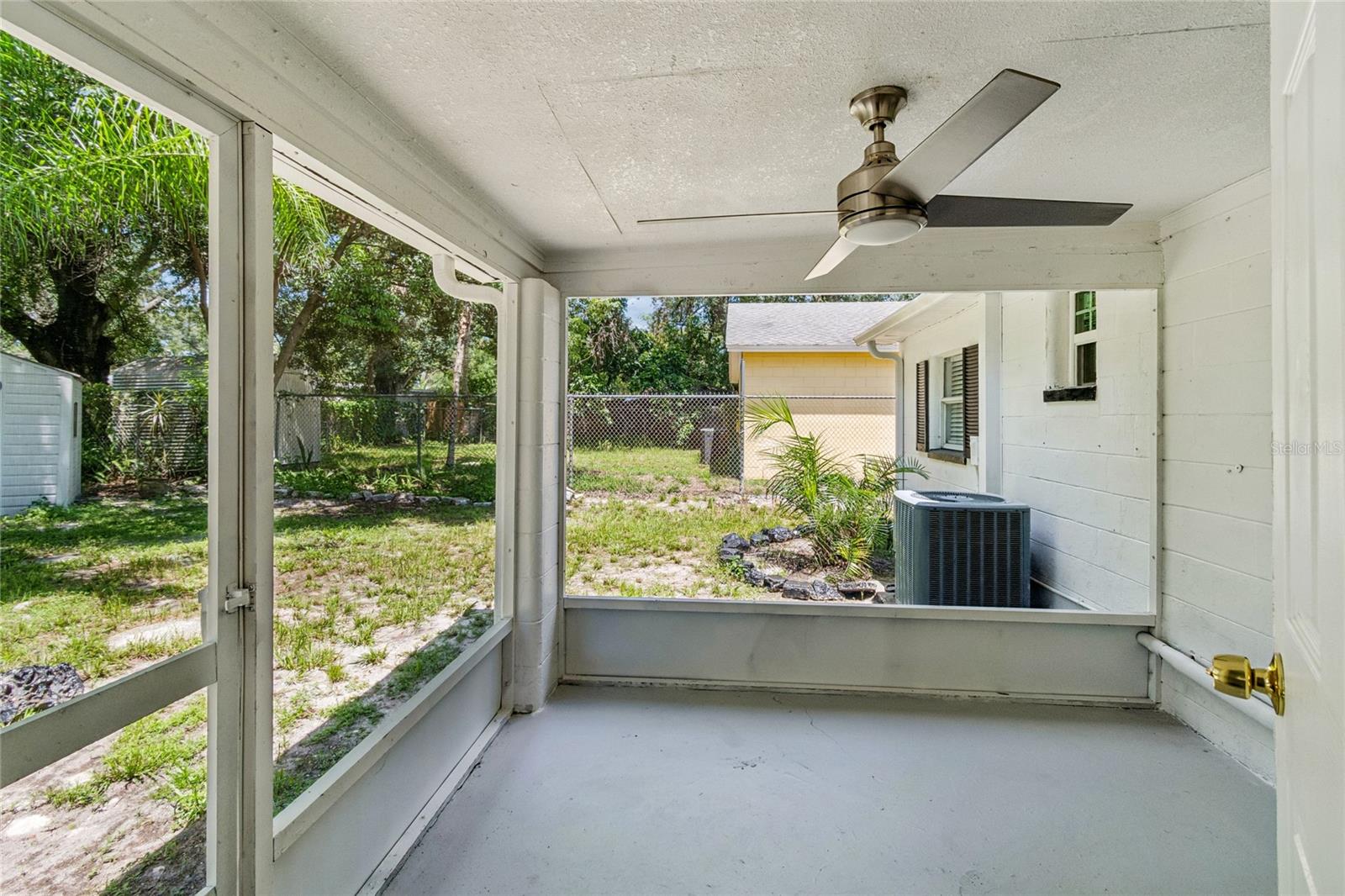 1614 E MAPLE AVE — photo 43