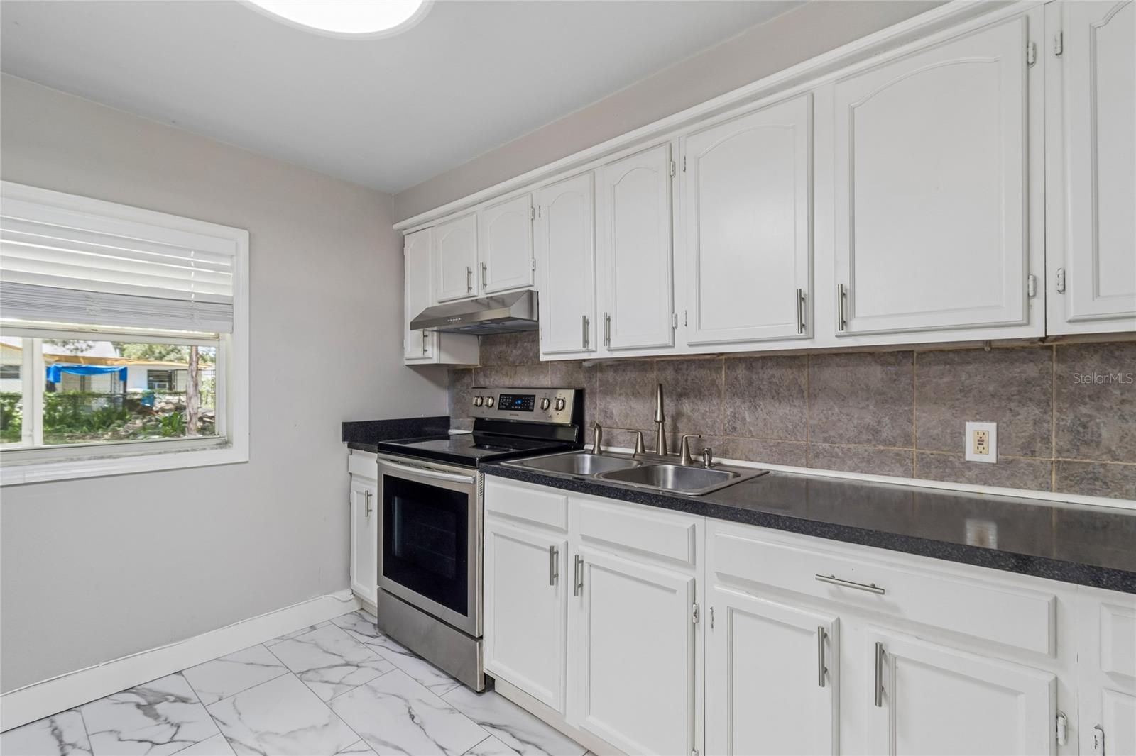 1614 E MAPLE AVE — photo 28