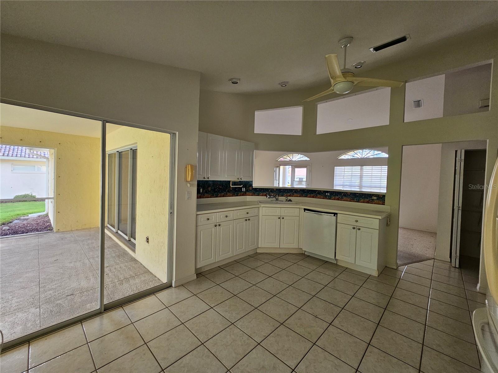 6628 DEERING CIR — photo 8