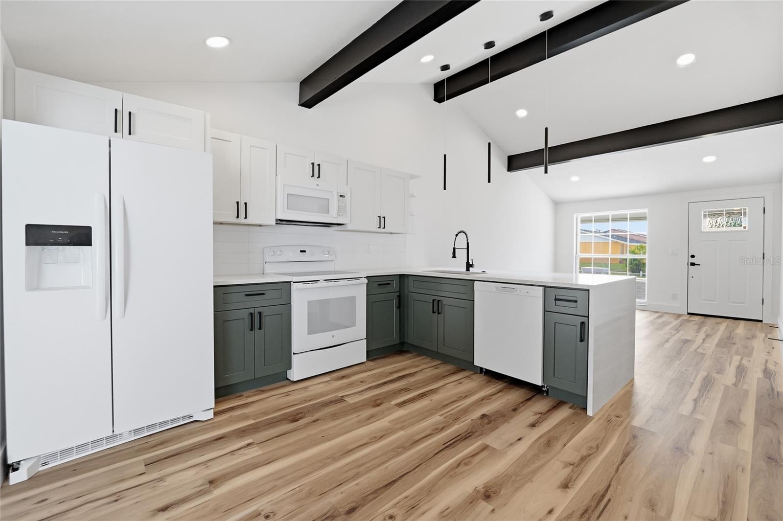 8602 BRIAR GROVE CIR — photo 4