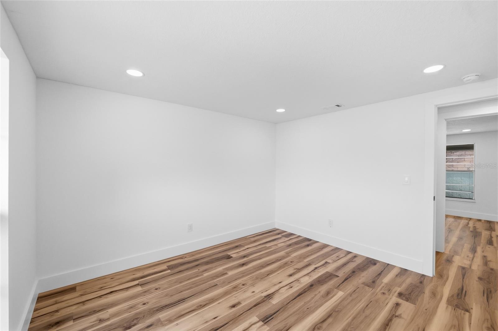 8602 BRIAR GROVE CIR — photo 13