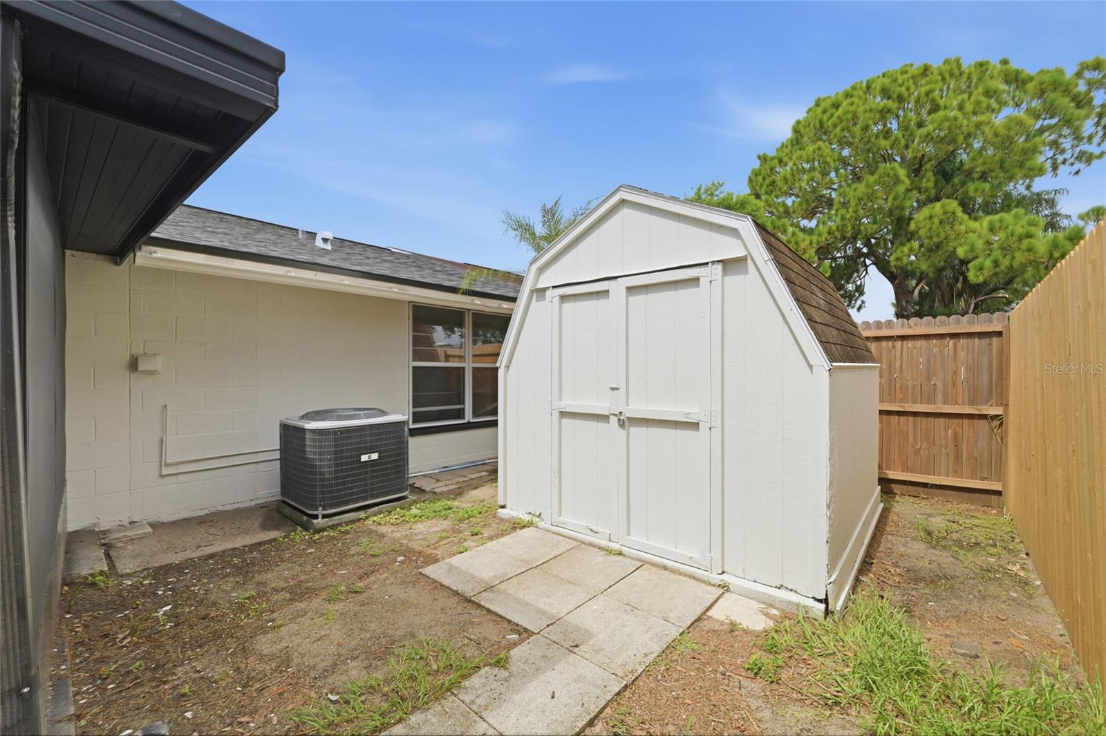 8602 BRIAR GROVE CIR — photo 17