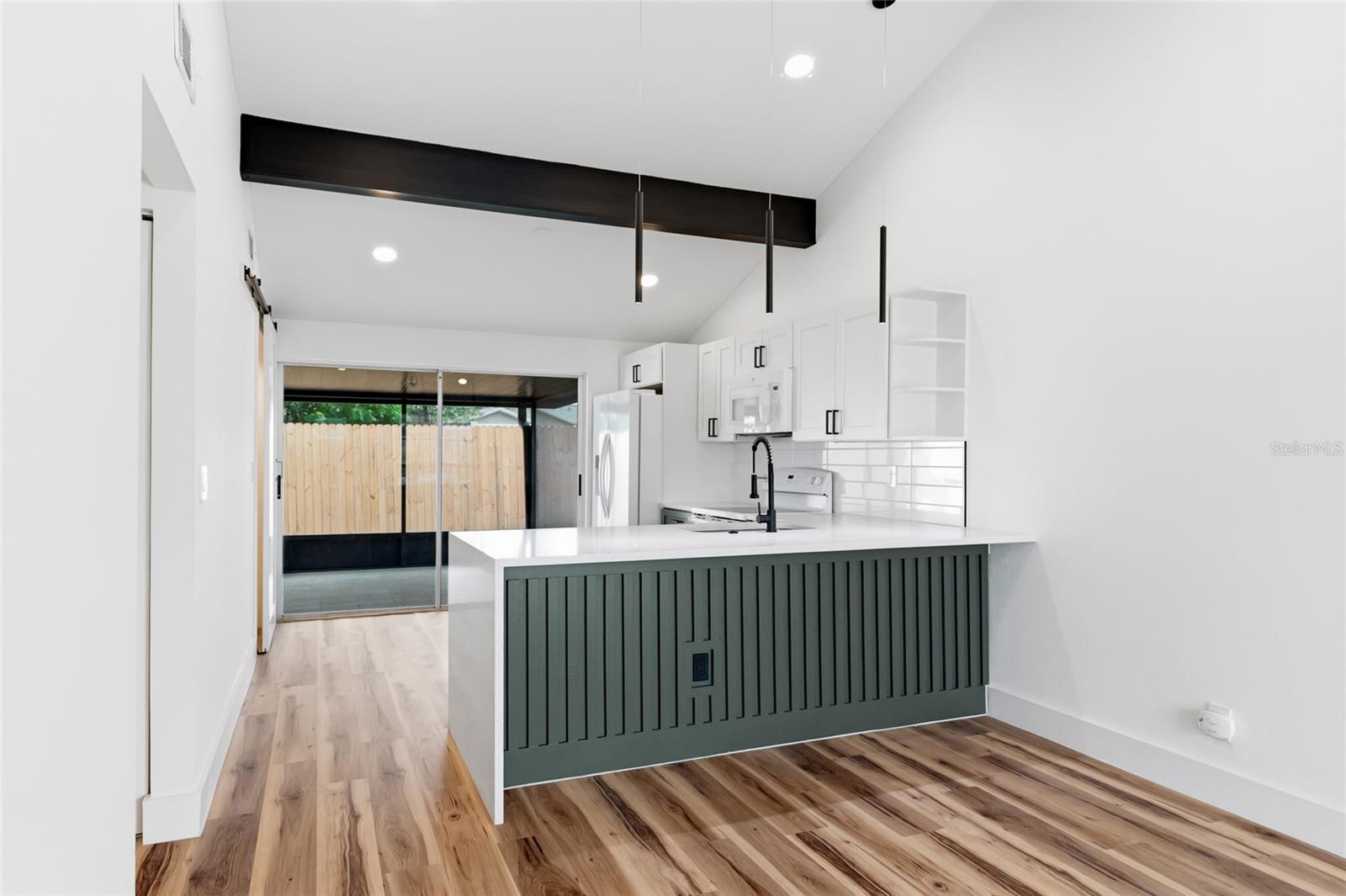 8602 BRIAR GROVE CIR — photo 3
