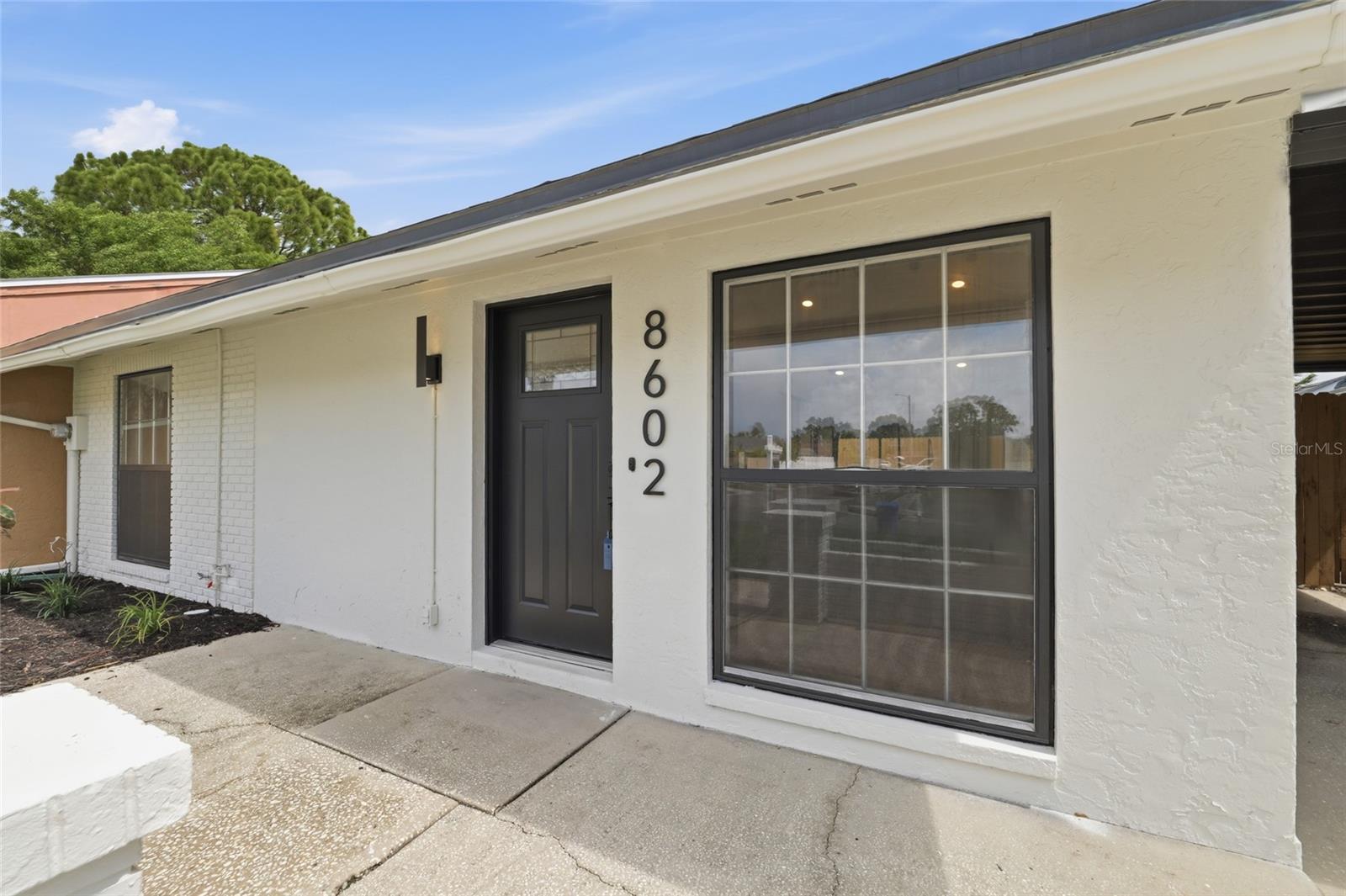 8602 BRIAR GROVE CIR — photo 2