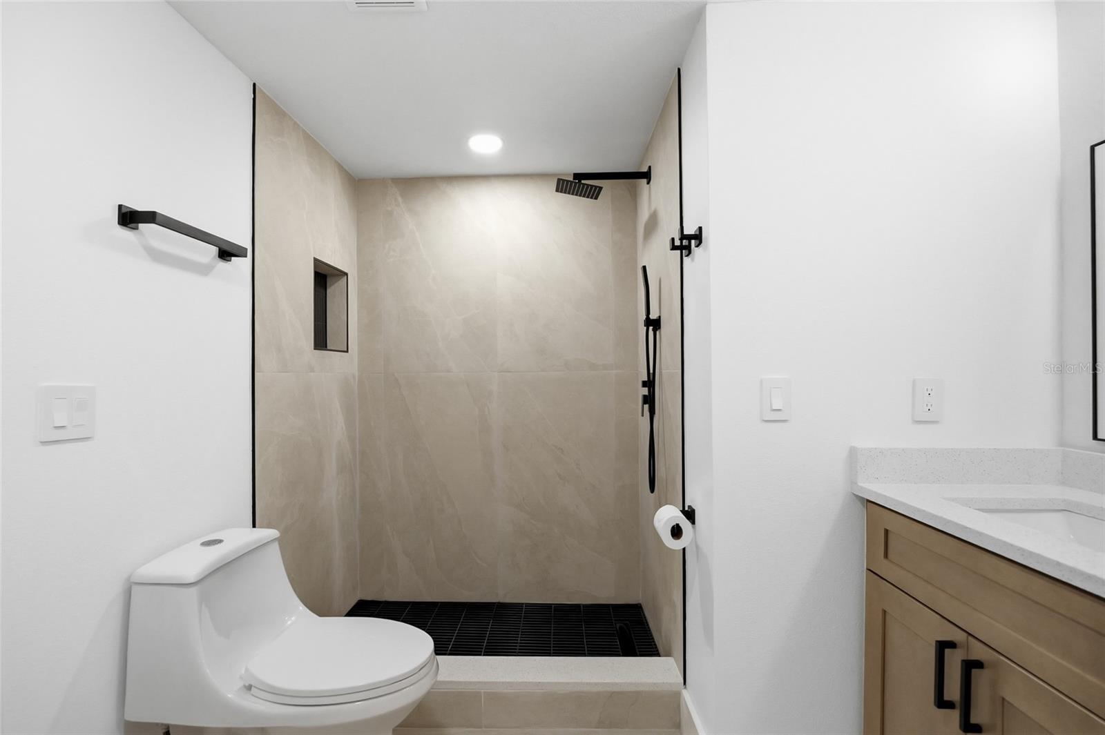 8602 BRIAR GROVE CIR — photo 9