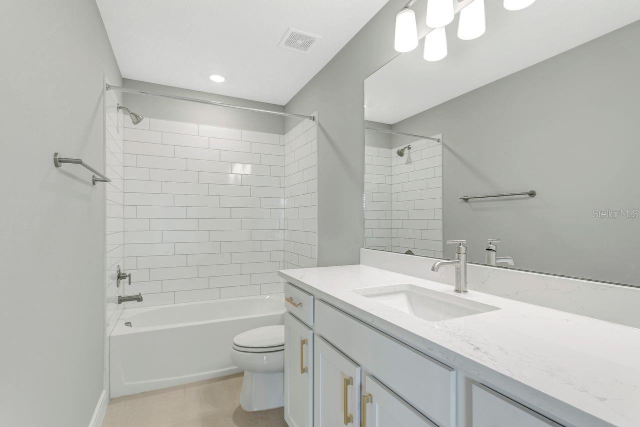 9909 LONGMEADOW AVE — photo 29