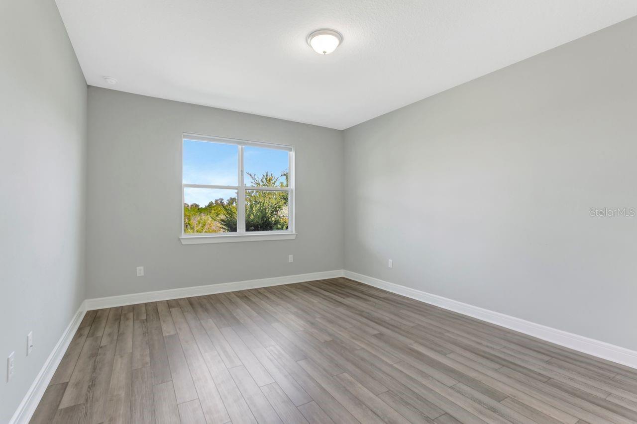 9909 LONGMEADOW AVE — photo 17