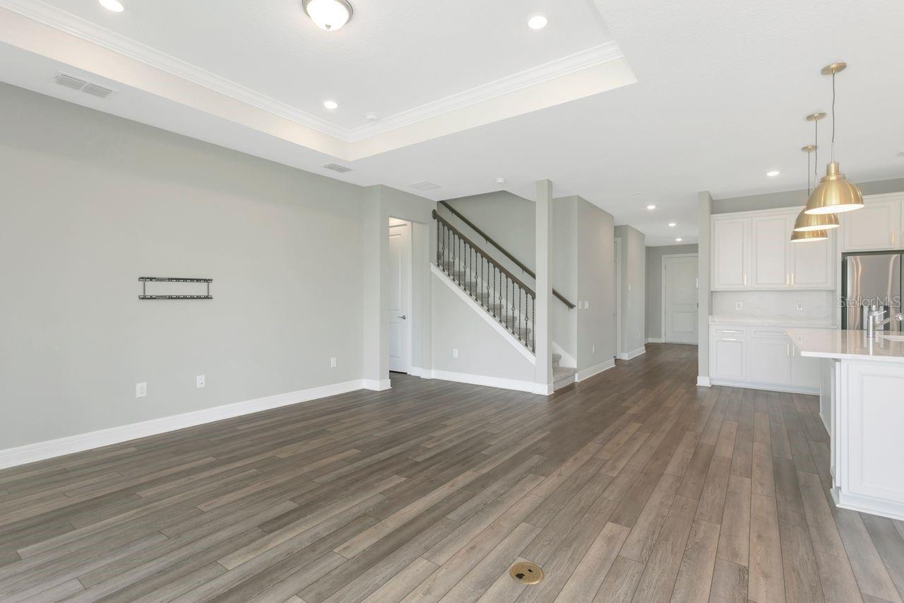 9909 LONGMEADOW AVE — photo 9