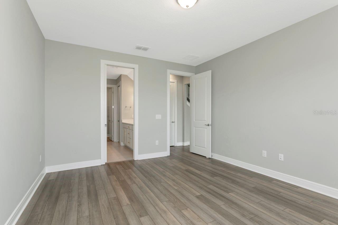 9909 LONGMEADOW AVE — photo 19