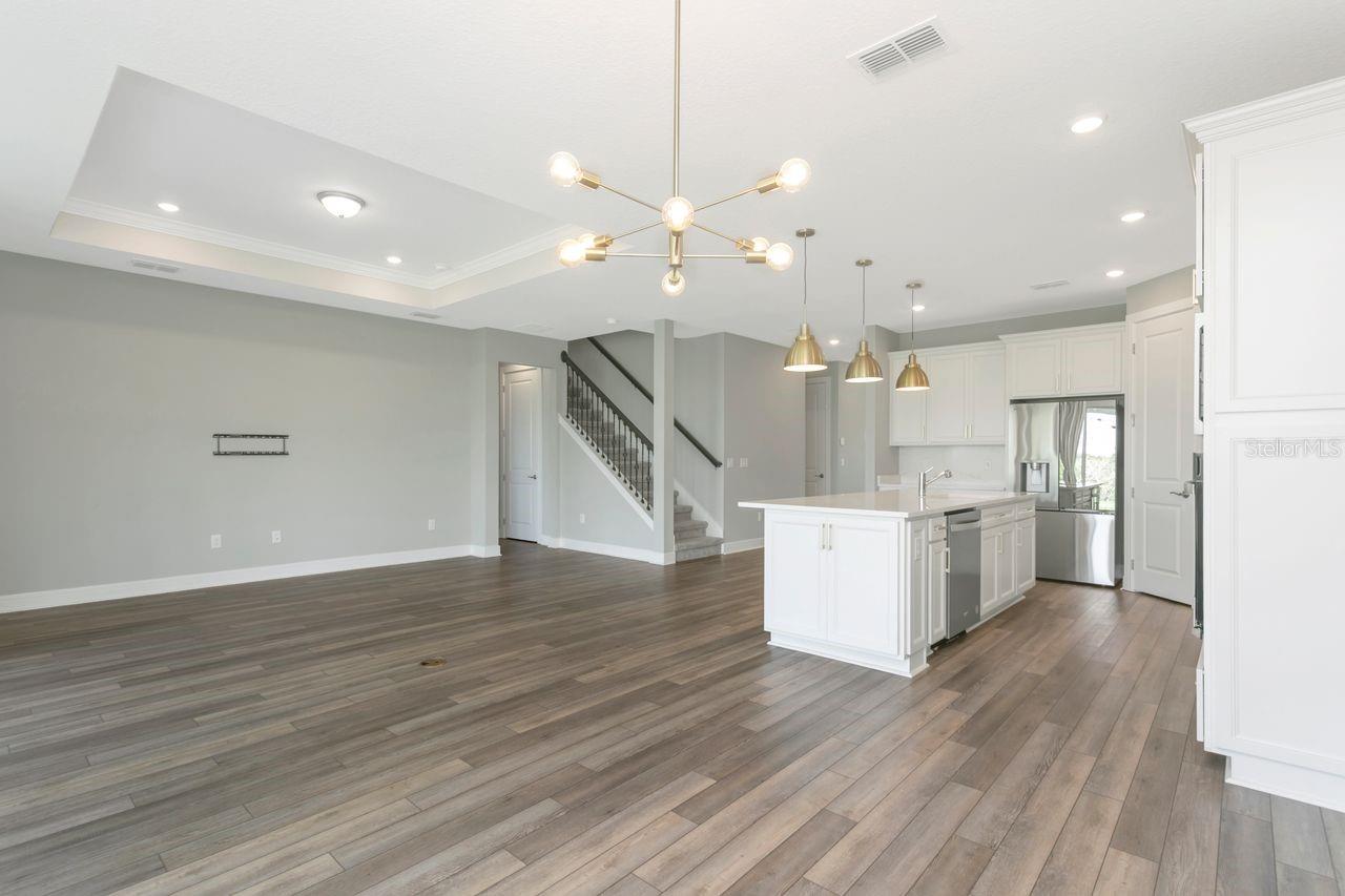 9909 LONGMEADOW AVE — photo 15