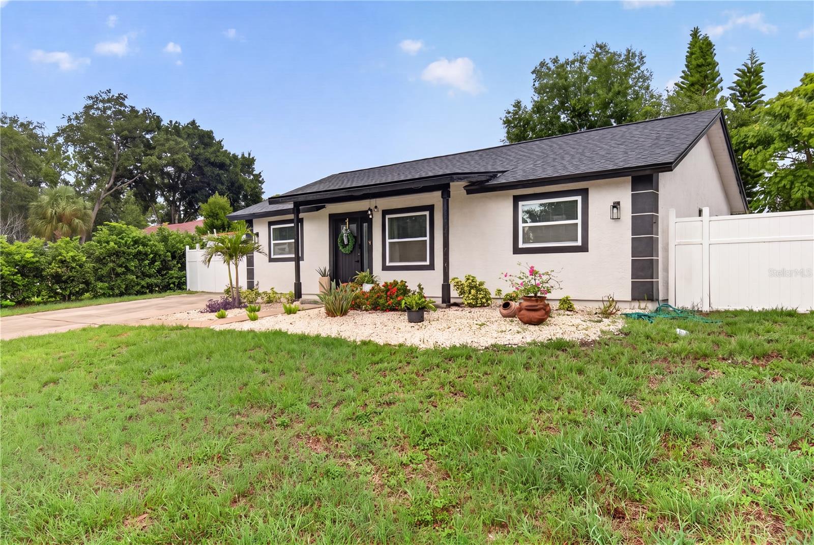 1435 BURNING TREE RD — photo 2