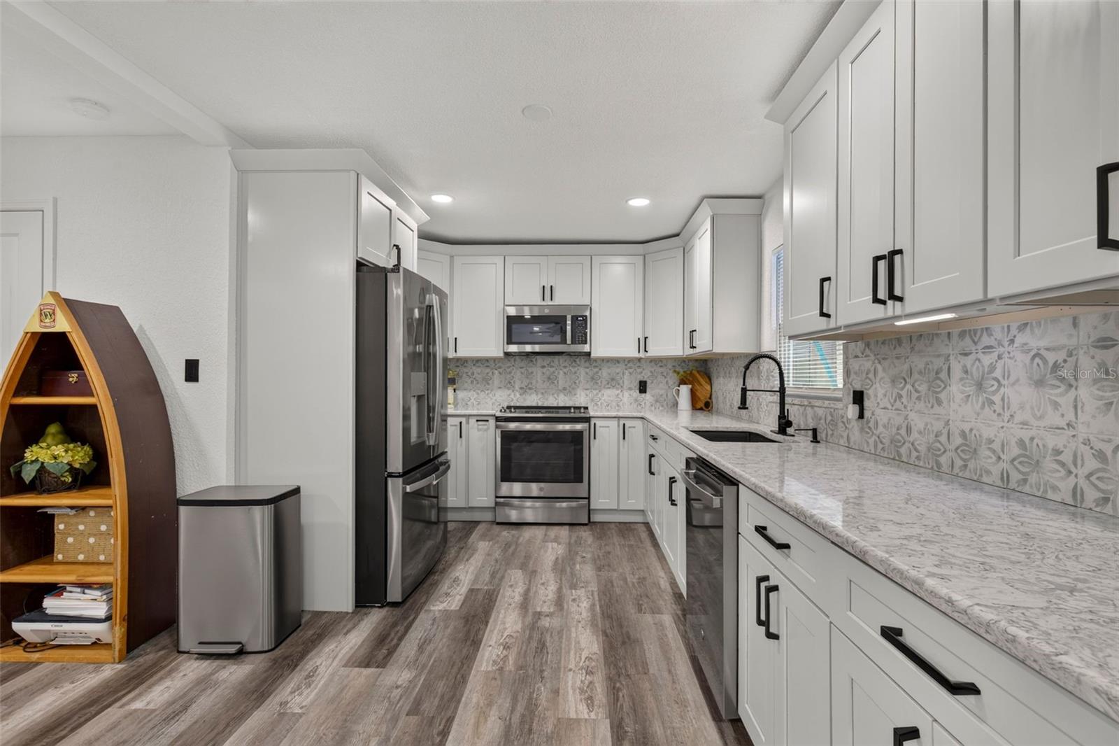 1435 BURNING TREE RD — photo 20