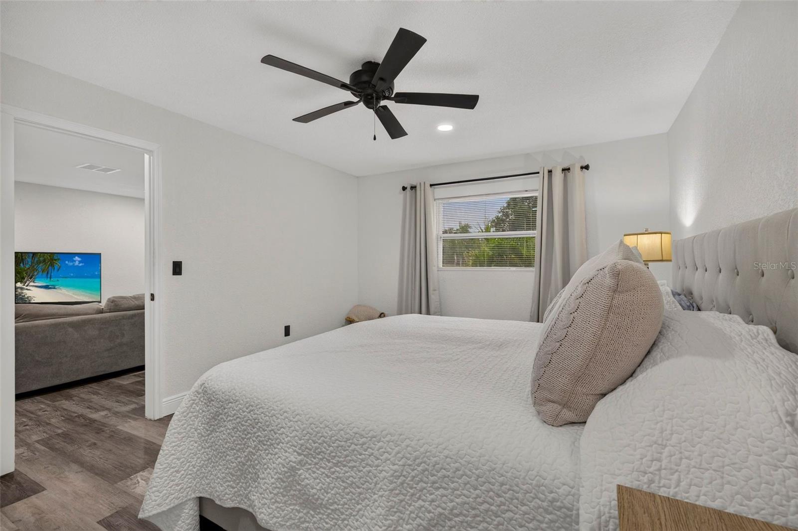 1435 BURNING TREE RD — photo 33