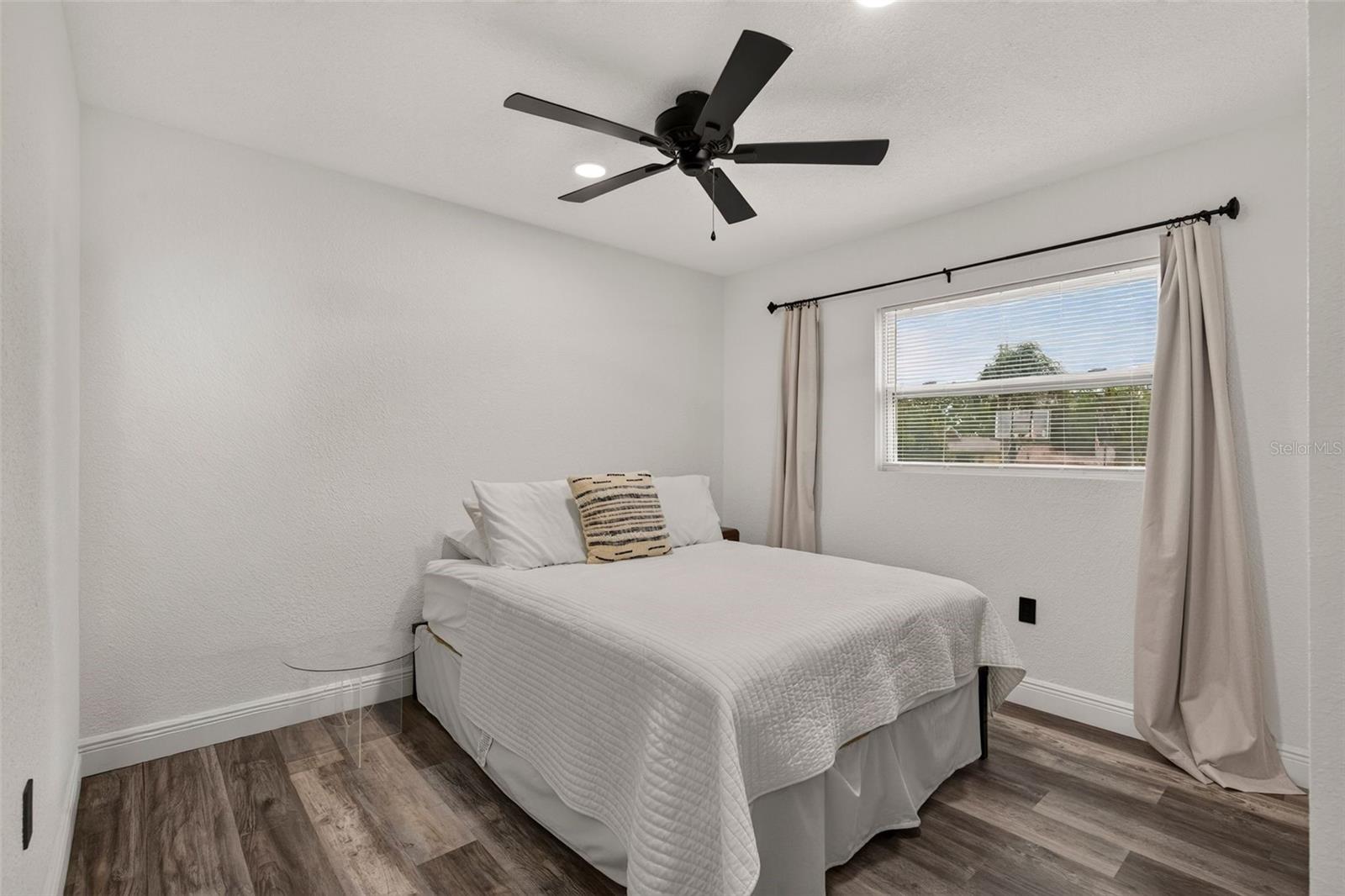 1435 BURNING TREE RD — photo 29