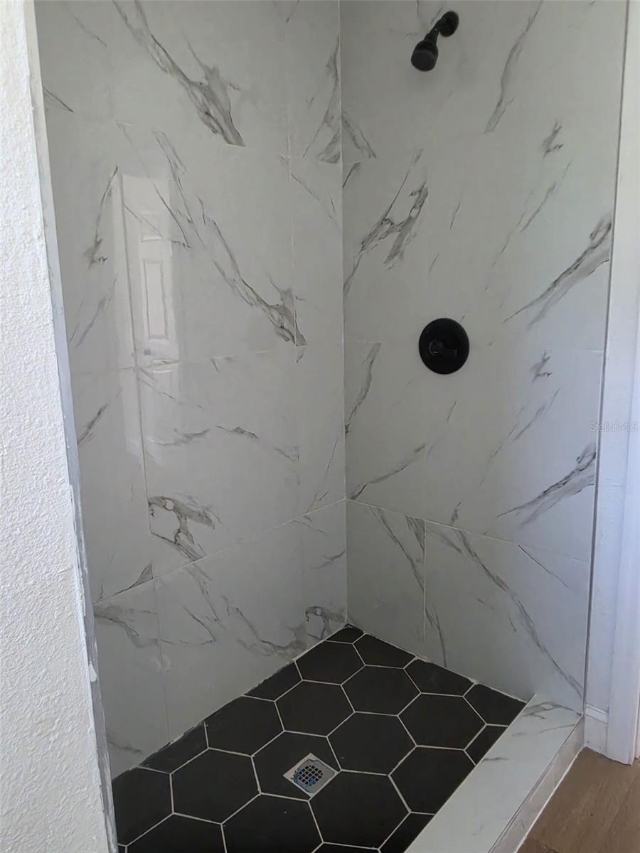 121 BAY ST — photo 13