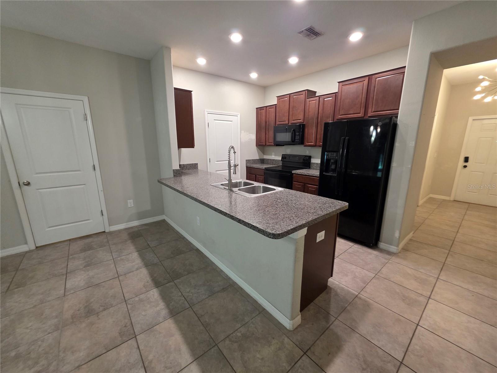 10676 LAKE MONTAUK DR — photo 5