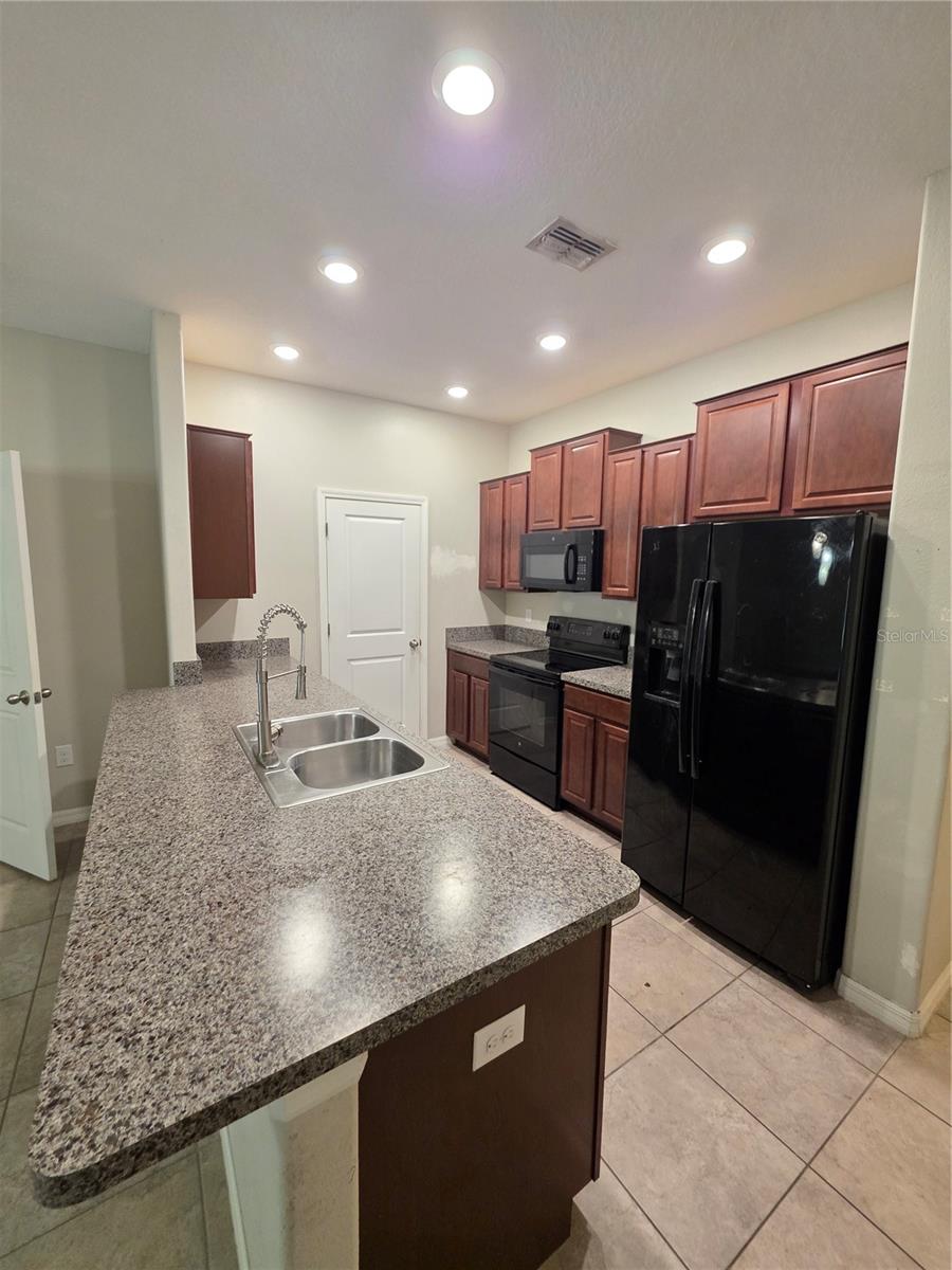 10676 LAKE MONTAUK DR — photo 6